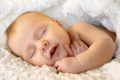 3个半月婴儿白天睡眠时间（3个半月宝宝白天睡几