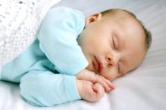 十个月的宝宝睡枕头好还是不睡枕头好（10个月的宝宝睡枕头吗